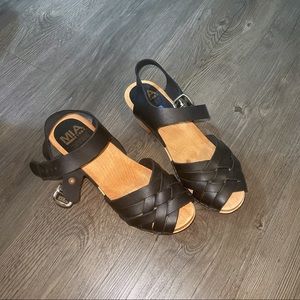 Black Clogs Short Heels